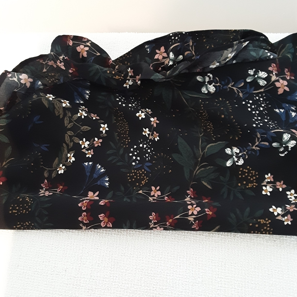 Design Lab Soft Knit Cropped Top/ Ruffled Sleeves - Picture 3 of 6